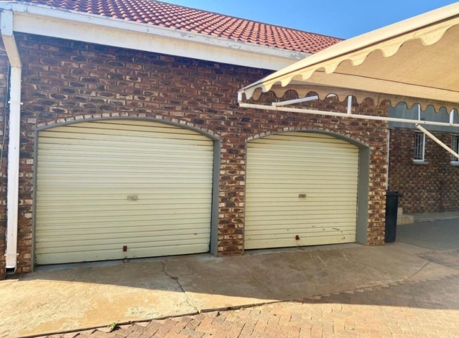 4 Bedroom Property for Sale in Wilkoppies North West
